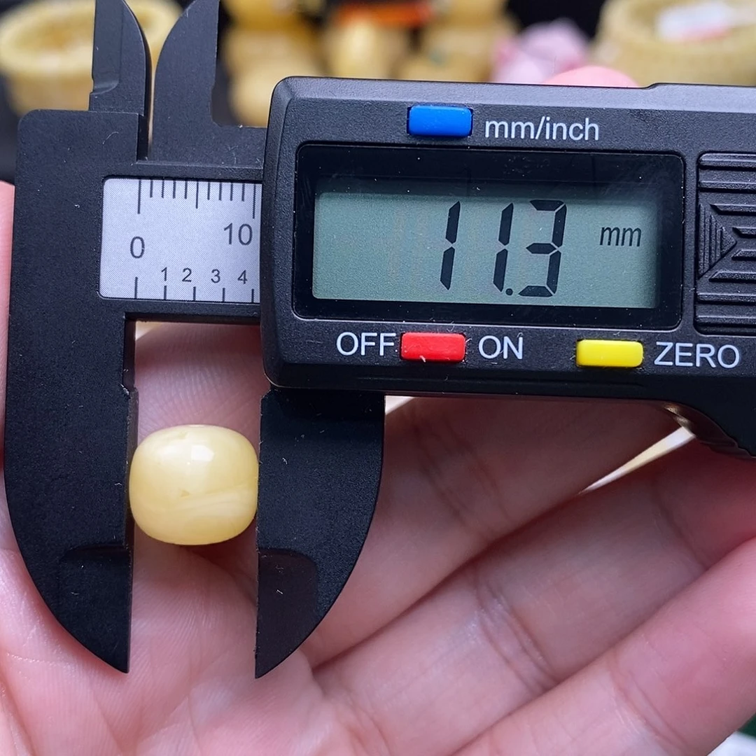 蜜蜡未镶嵌珠宝奇石