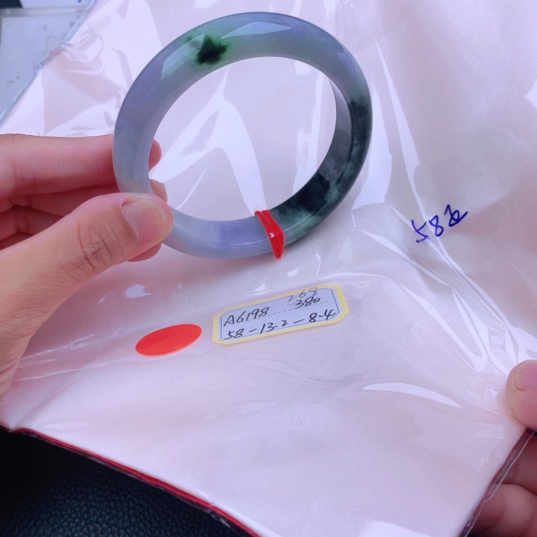 翡翠手镯未镶嵌翡翠