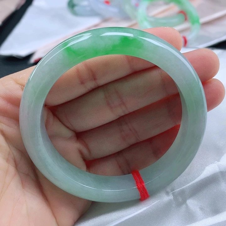 翡翠未镶嵌手镯58+飘阳绿翡翠手镯