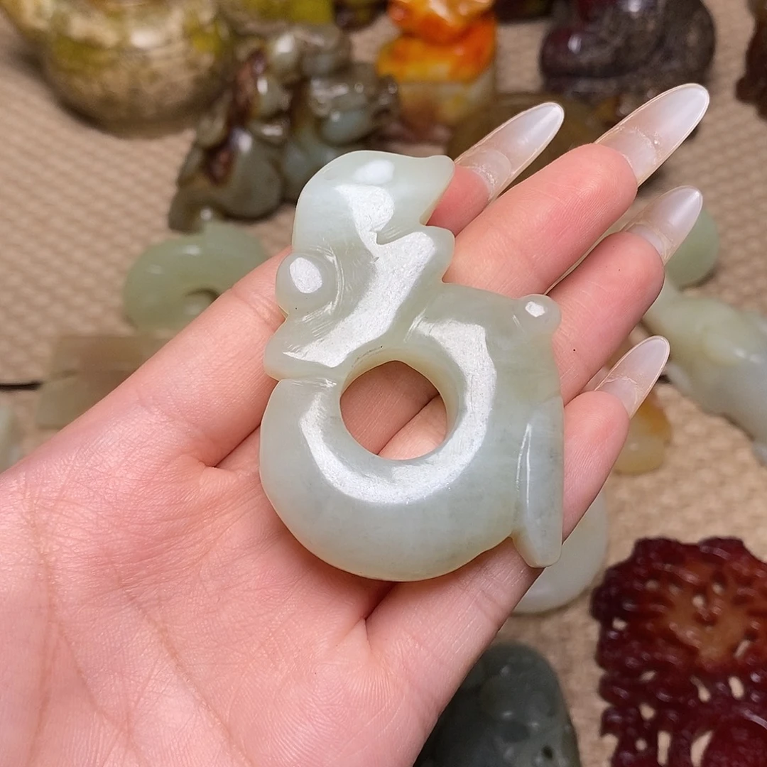 未镶嵌蛇纹石玉颈饰