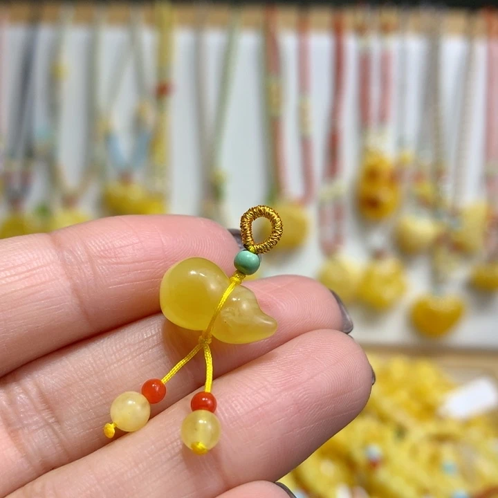 蜜蜡未镶嵌裸石配饰