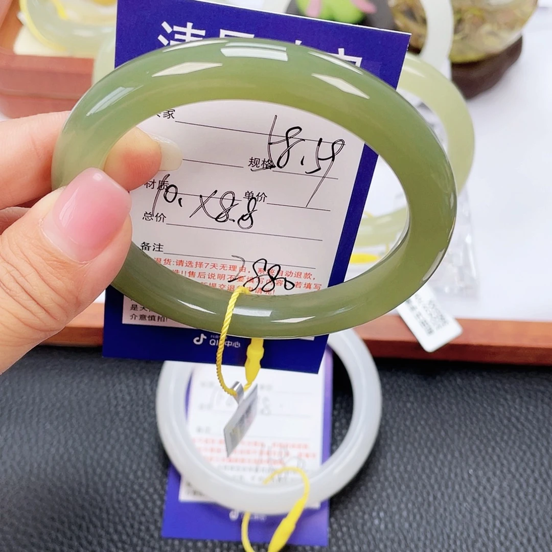 和田玉未镶嵌手镯