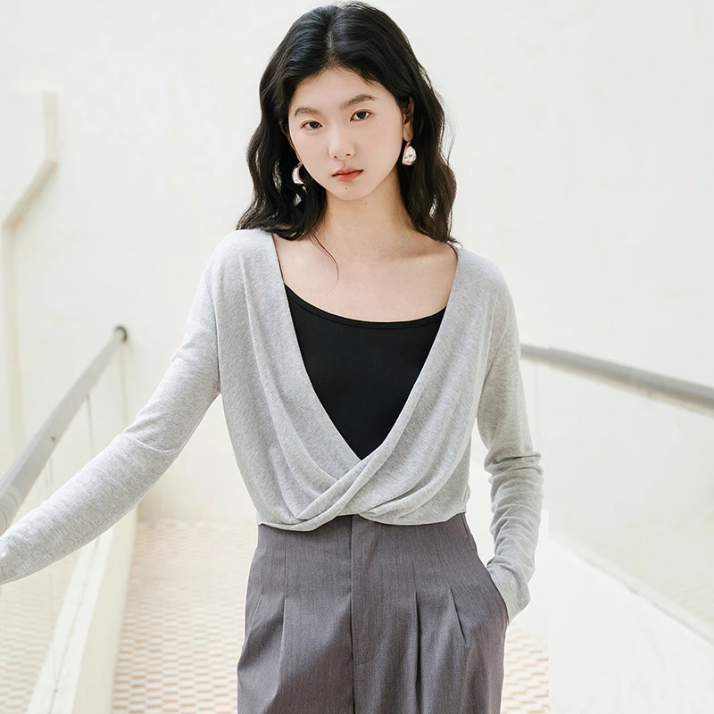 思诺芙德设计感扭结交叉门襟短款薄款罩衫