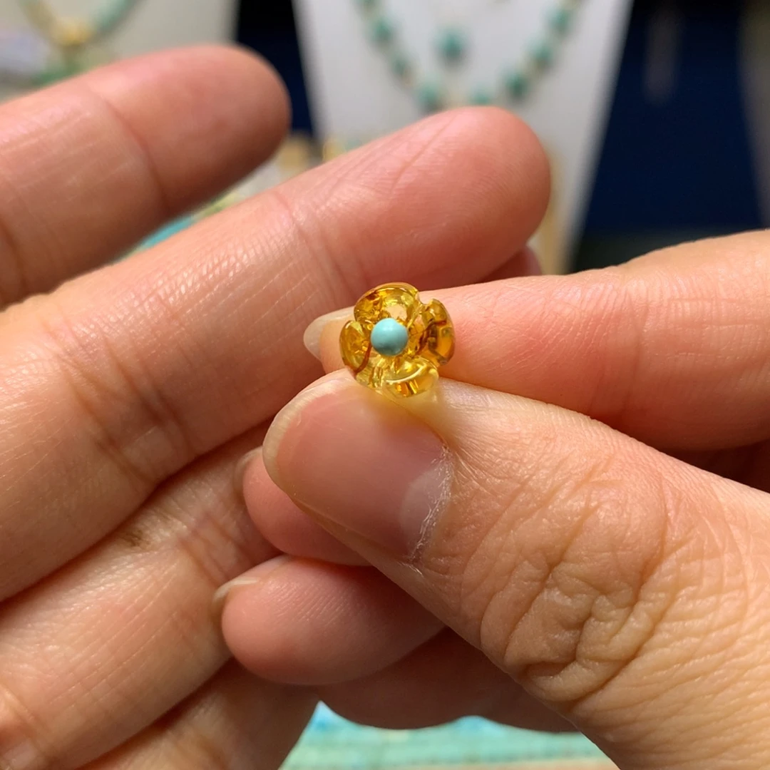 蜜蜡未镶嵌裸石花卡子