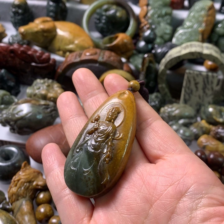 未镶嵌岫岩河磨玉（透闪石质玉）把件