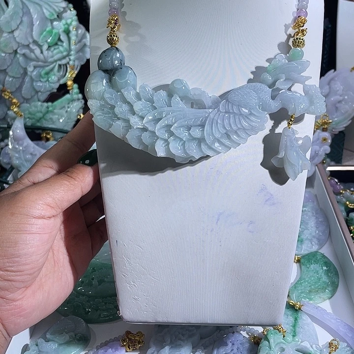 翡翠颈饰未镶嵌翡翠大孔雀弯弯吊坠