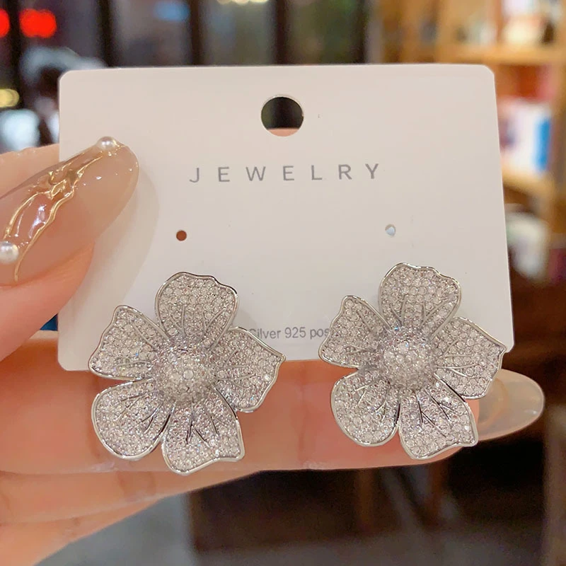 铜合金亚克力耳饰 高级感满钻花朵耳钉2024年新款潮网红气质耳环