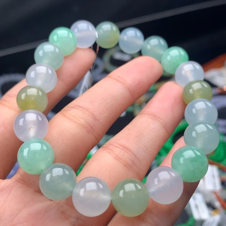 翡翠手镯未镶嵌卡