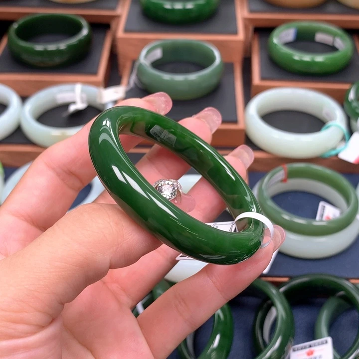 未镶嵌手镯和田玉（碧玉）
