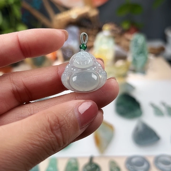 翡翠未镶嵌颈饰佛公