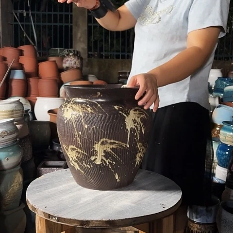 口25高30瑕疵一个盆子。
