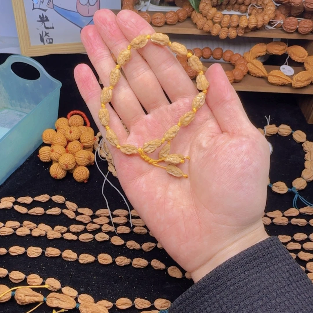 托***机文玩核桃吊坠嵩山小异形