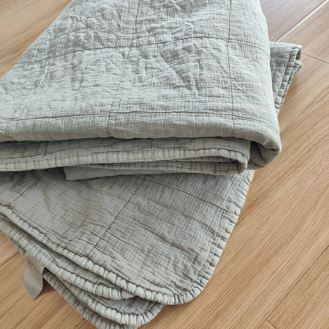 卡其色高温砂洗纱布棉绗缝床盖肉肉被约130*180