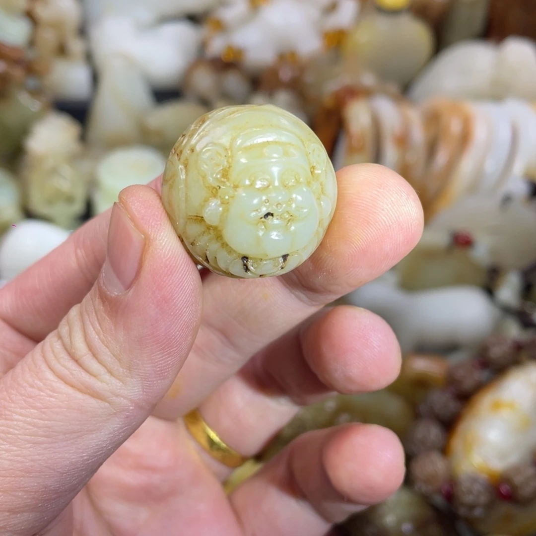 和田玉未镶嵌把件