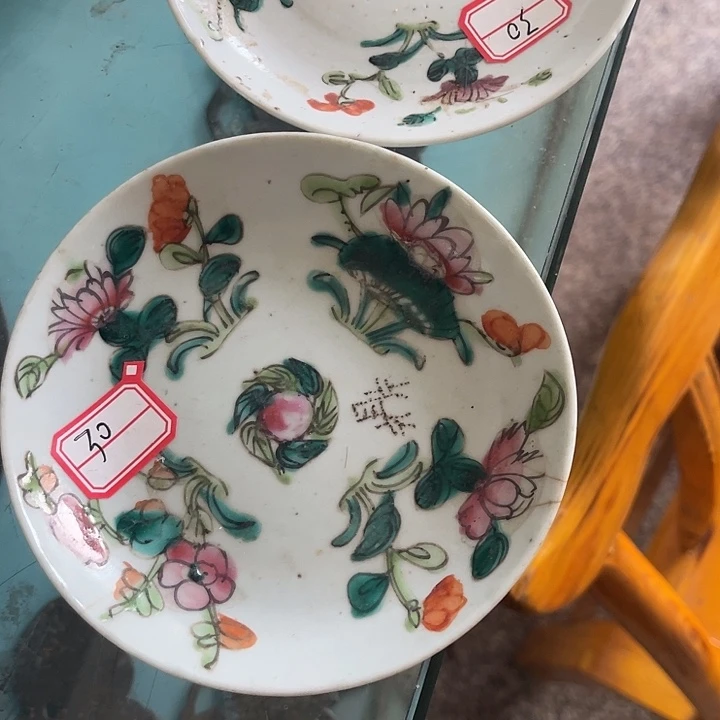 摆件寻****6粉彩盘子两个有残了