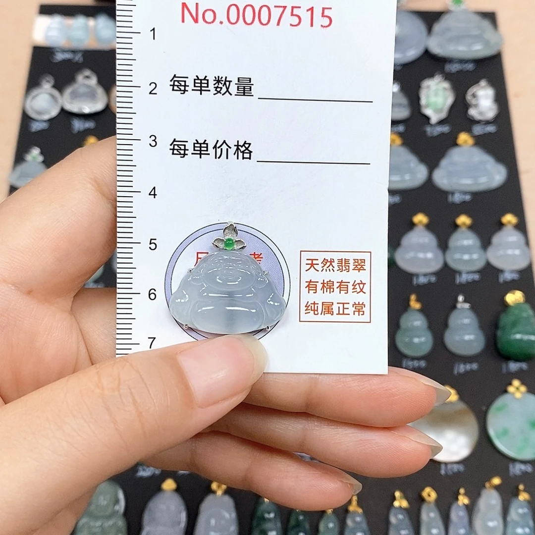 颈饰18K金镶嵌翡翠