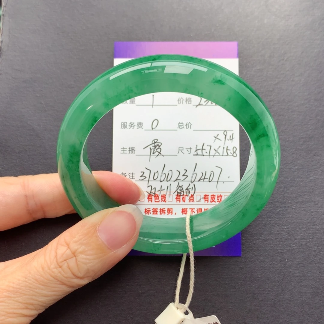 未镶嵌手镯石英质玉L****?