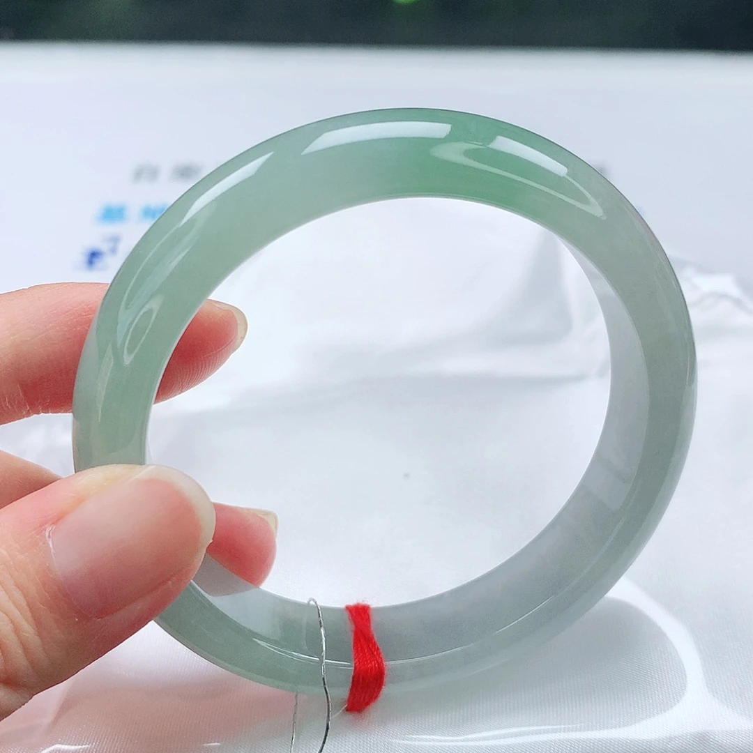 翡翠手镯未镶嵌55圈