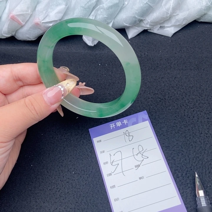 石英质玉（非洲翠）手镯未镶嵌18