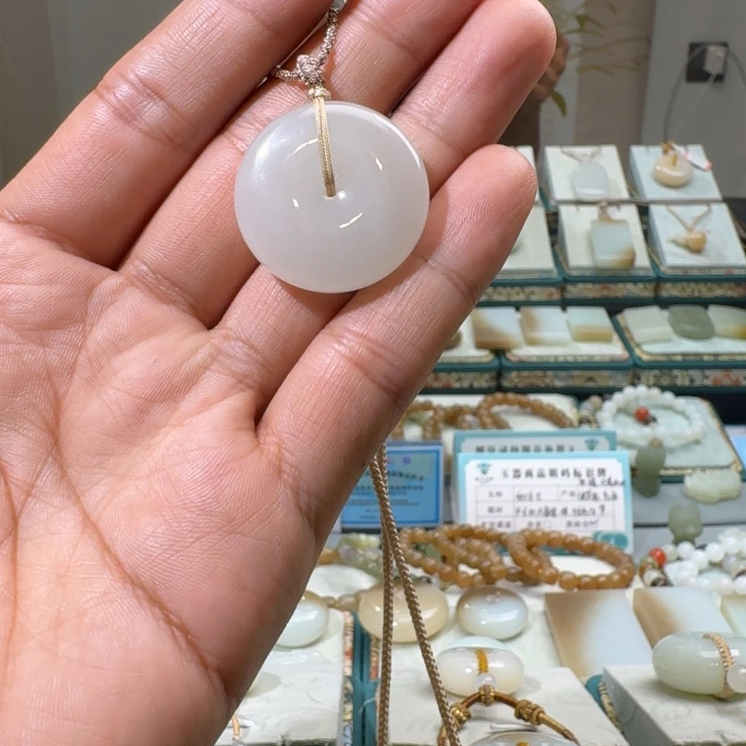 颈饰未镶嵌和田玉