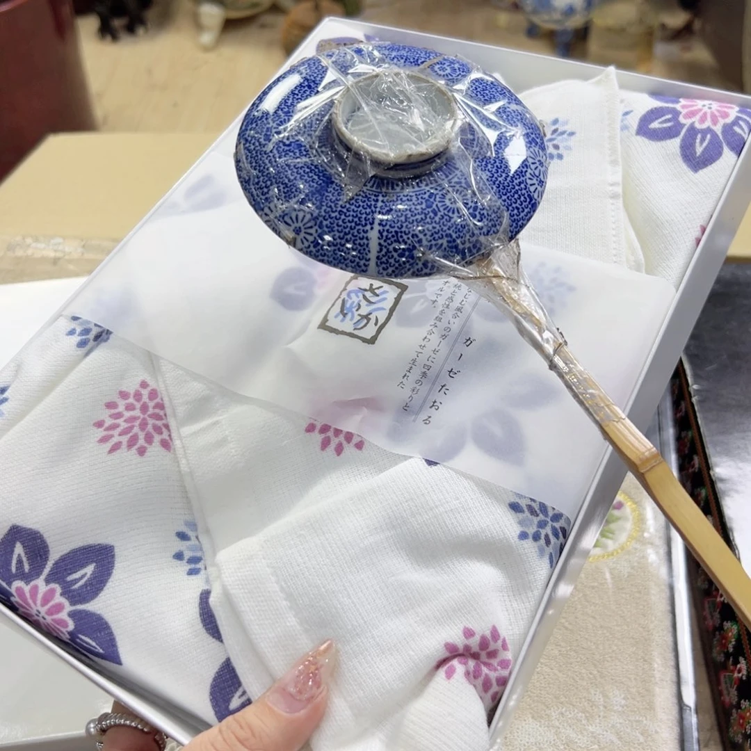 瓷片陶瓷的表面是很细腻