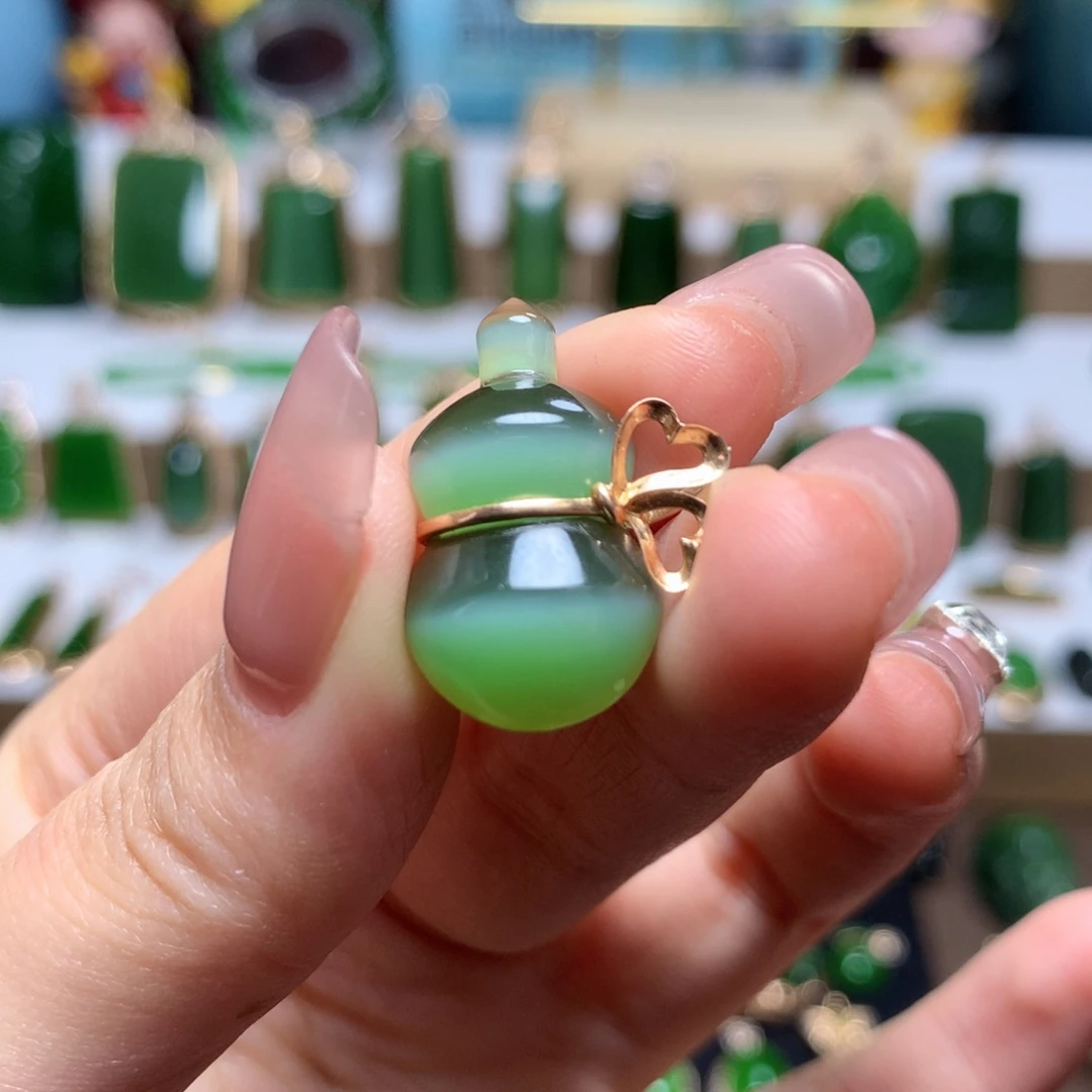 和田玉（碧玉）吊坠18K金镶嵌