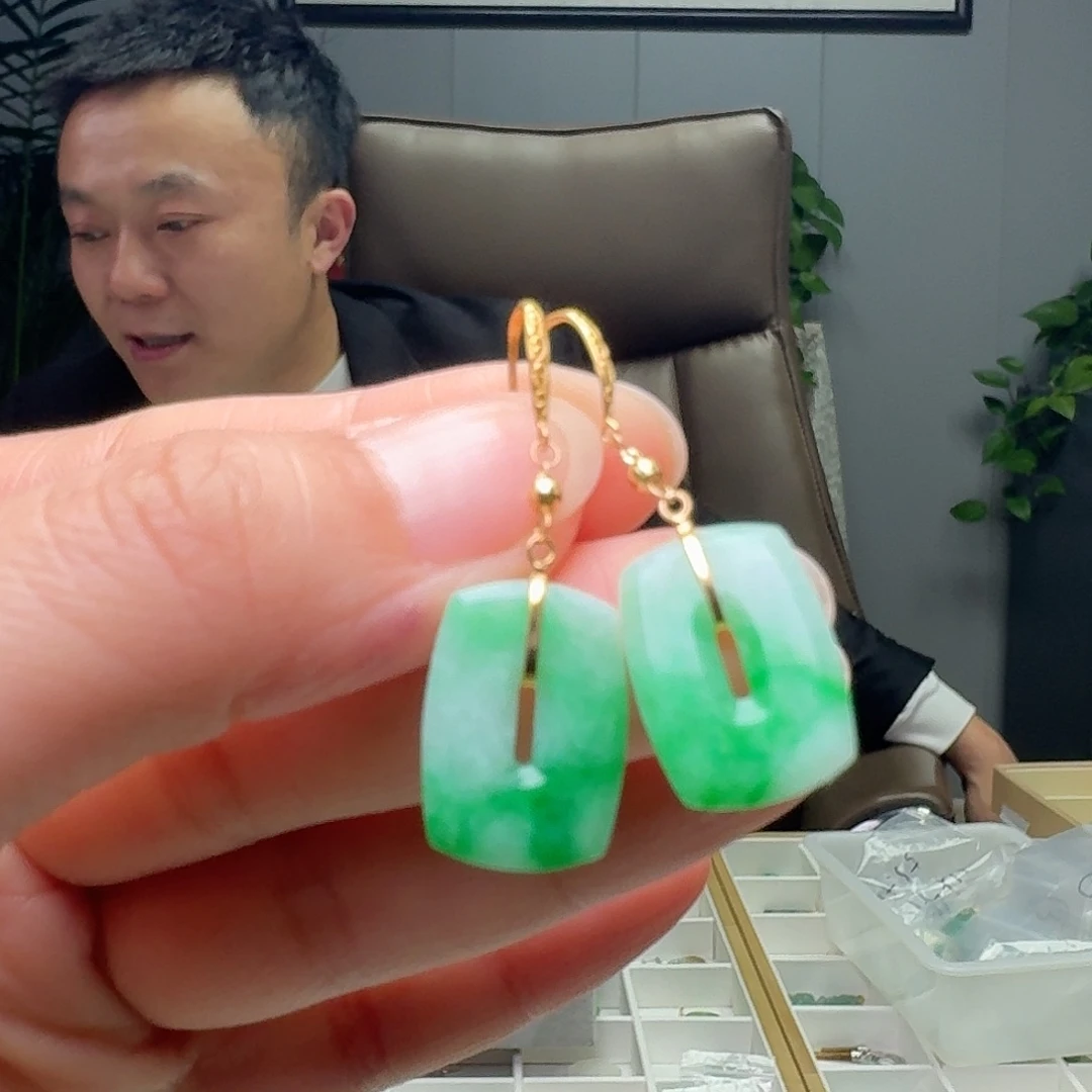 翡翠18K金镶嵌耳饰天然