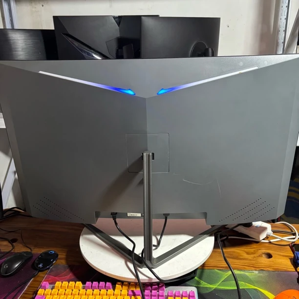 8新 TITAN ARMY/泰坦军团 特价机器40寸曲面屏瑕疵屏黑色画面泛红