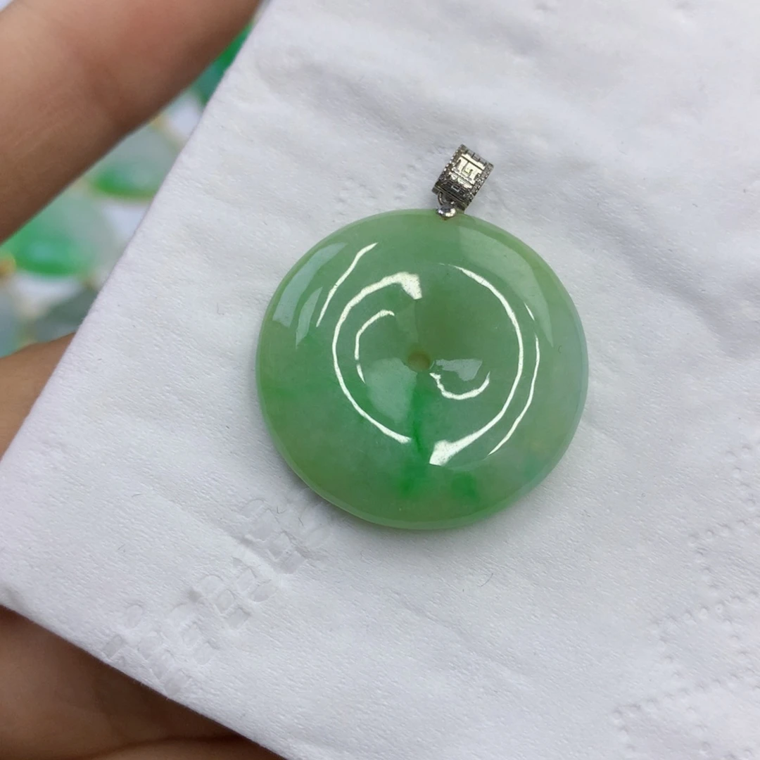 翡翠18K金镶嵌颈饰翡翠