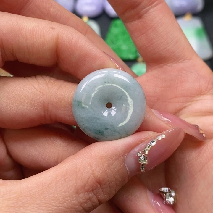 翡翠颈饰未镶嵌吊坠