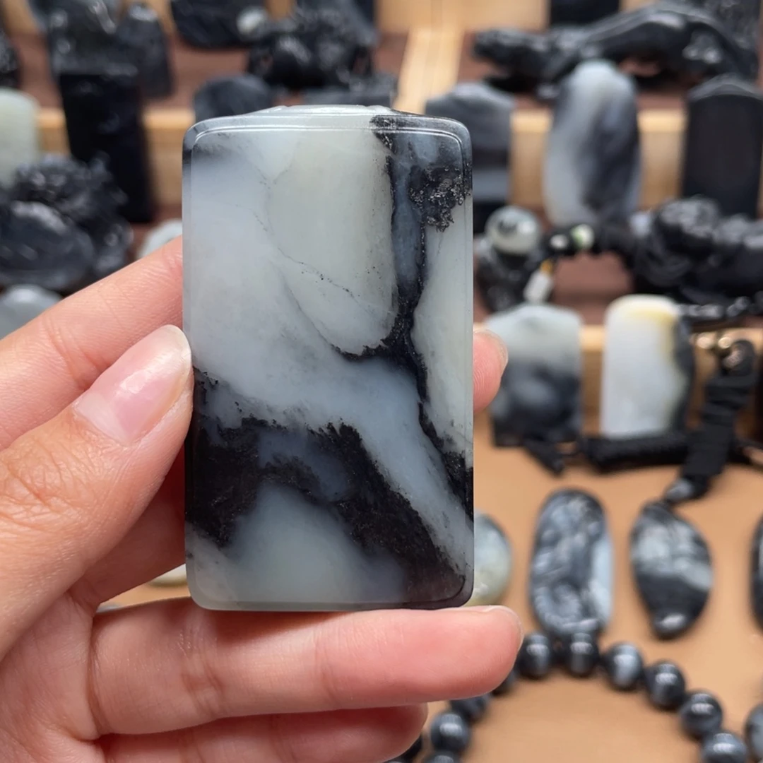 和田玉颈饰未镶嵌蚕*花