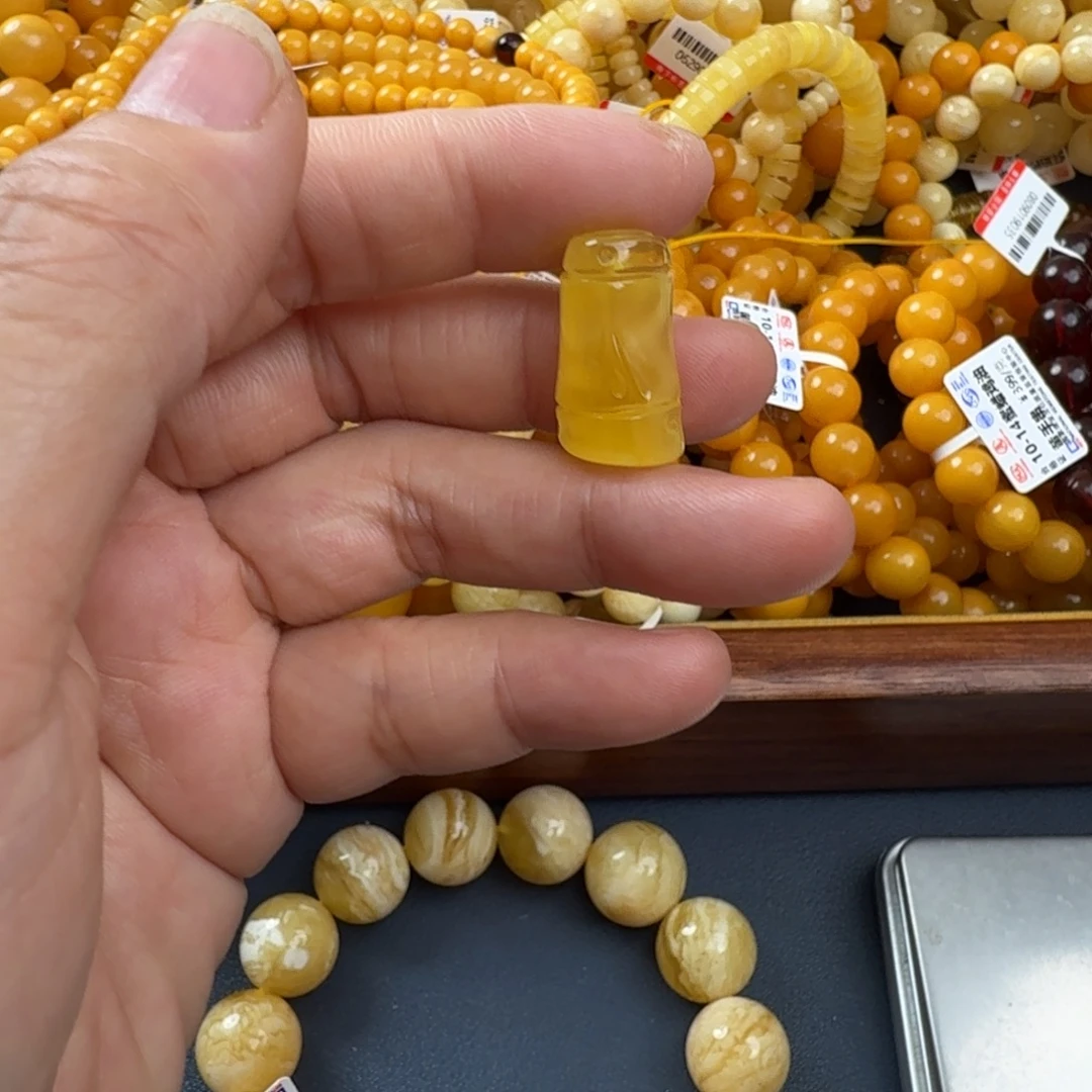 琥珀未镶嵌珠宝奇石
