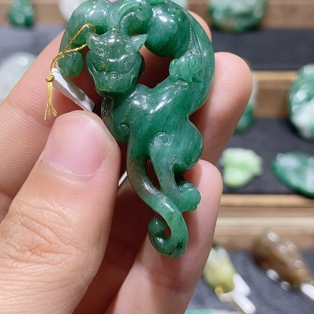 独山玉未镶嵌吊坠