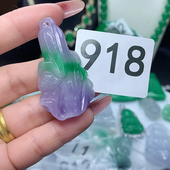 翡翠吊坠(赠链)未镶嵌