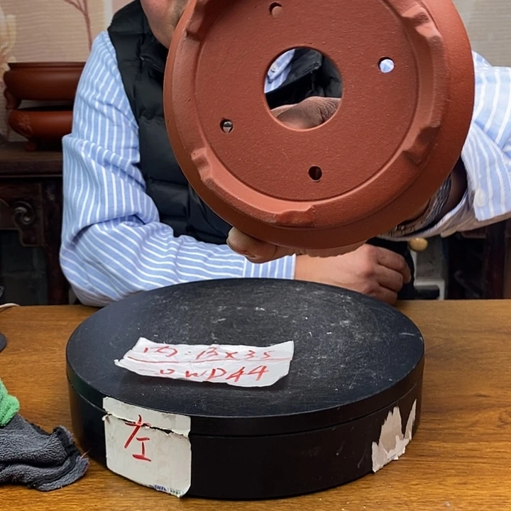 紫砂花盆货号一只WP44