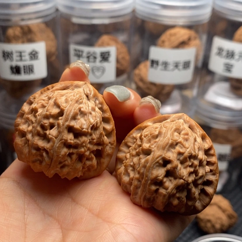 【闪购商品】文玩核桃吊坠三角白39