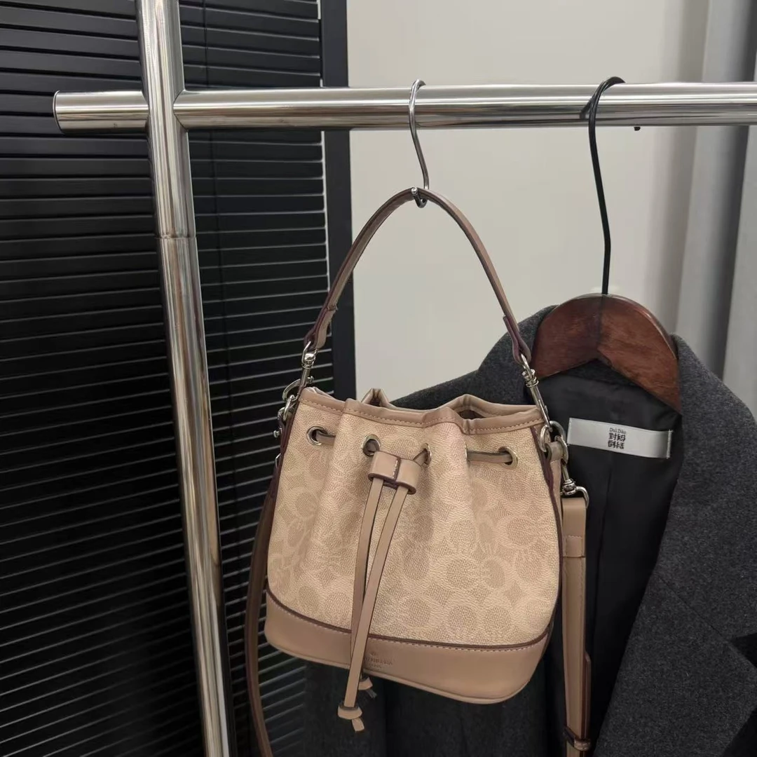 经典百搭秋冬女包女士斜跨女包【8001奶茶】