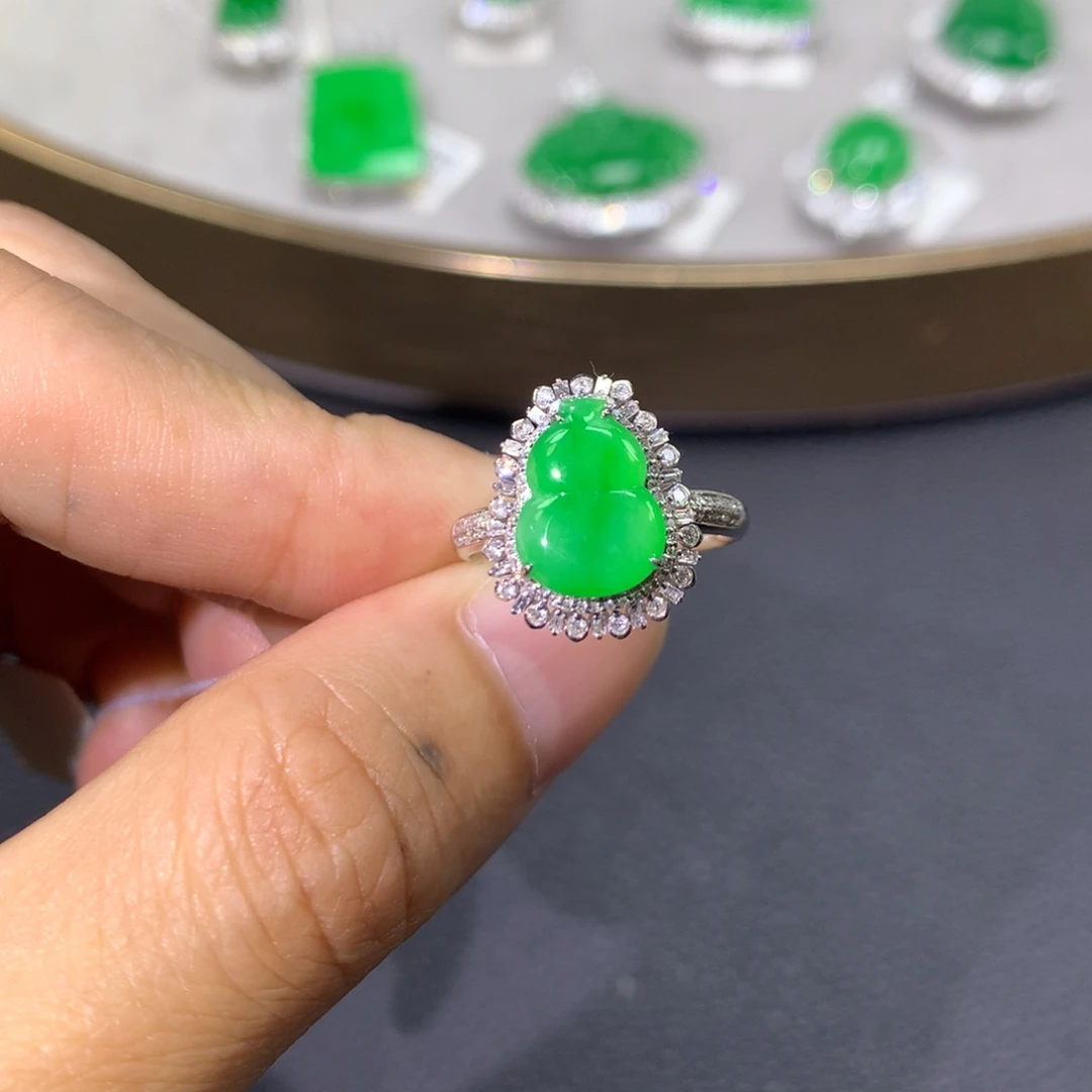 翡翠戒指18K金镶嵌翡翠