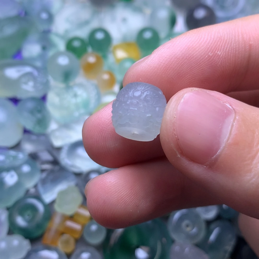 定制翡翠未镶嵌挂件