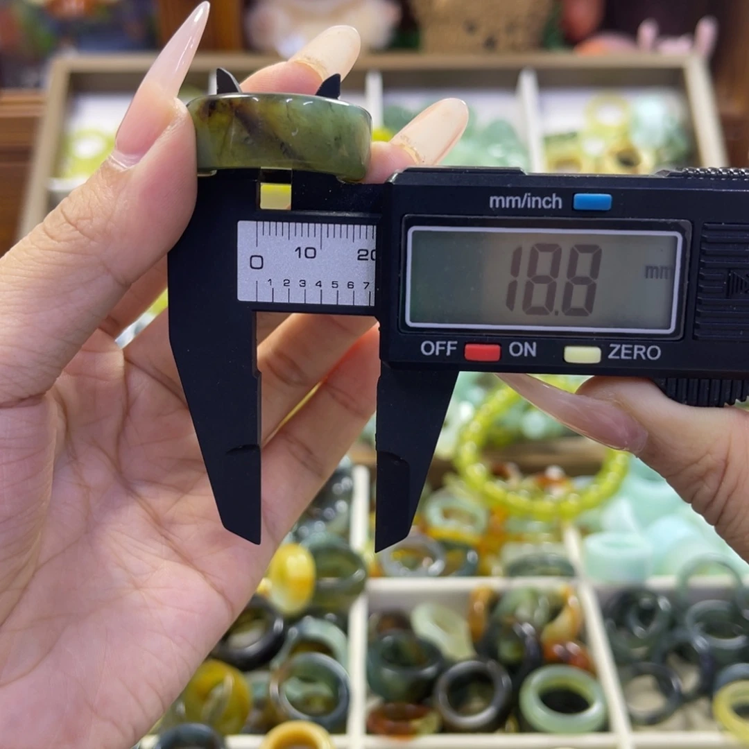 蛇纹石玉未镶嵌手镯128