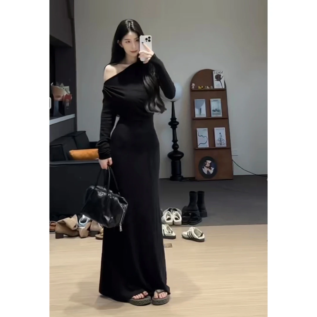 舒胡蕾 斜肩连衣裙 针织女装连衣裙气质长袖黑色长款修身设计师