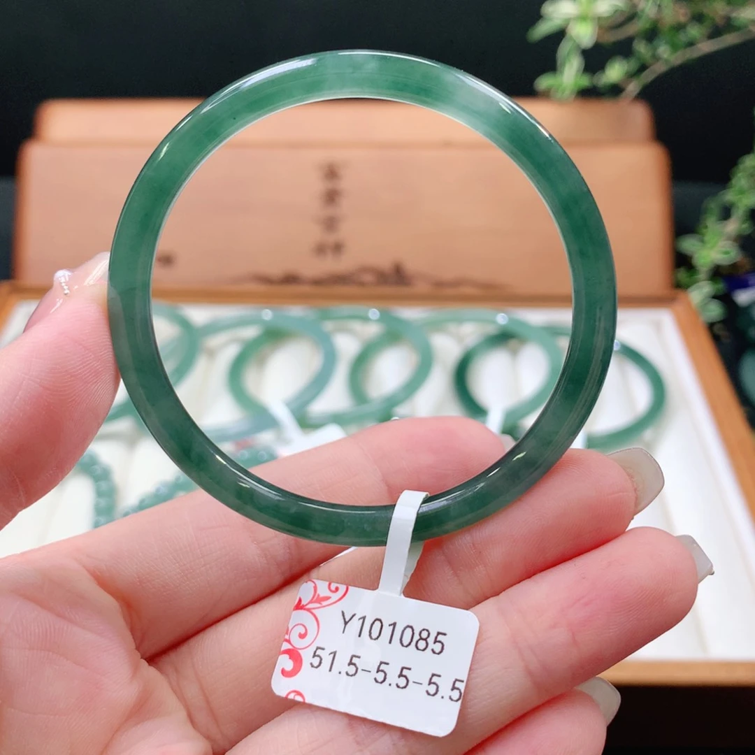 翡翠手镯未镶嵌天然