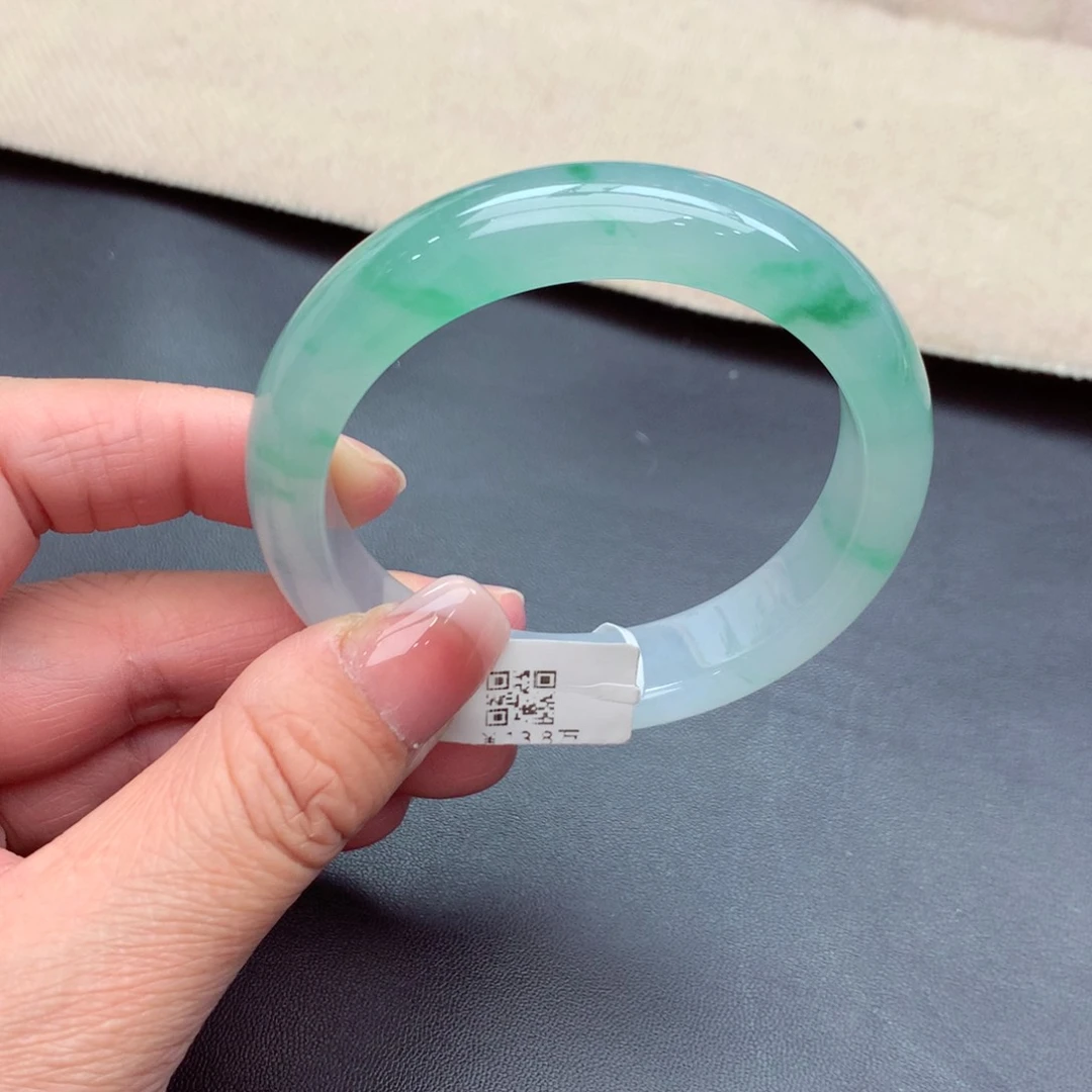翡翠手镯未镶嵌缅甸翡翠手镯