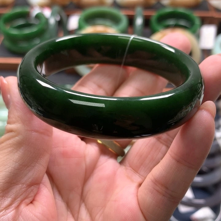 【闪购商品】未镶嵌手镯和田玉（碧玉）