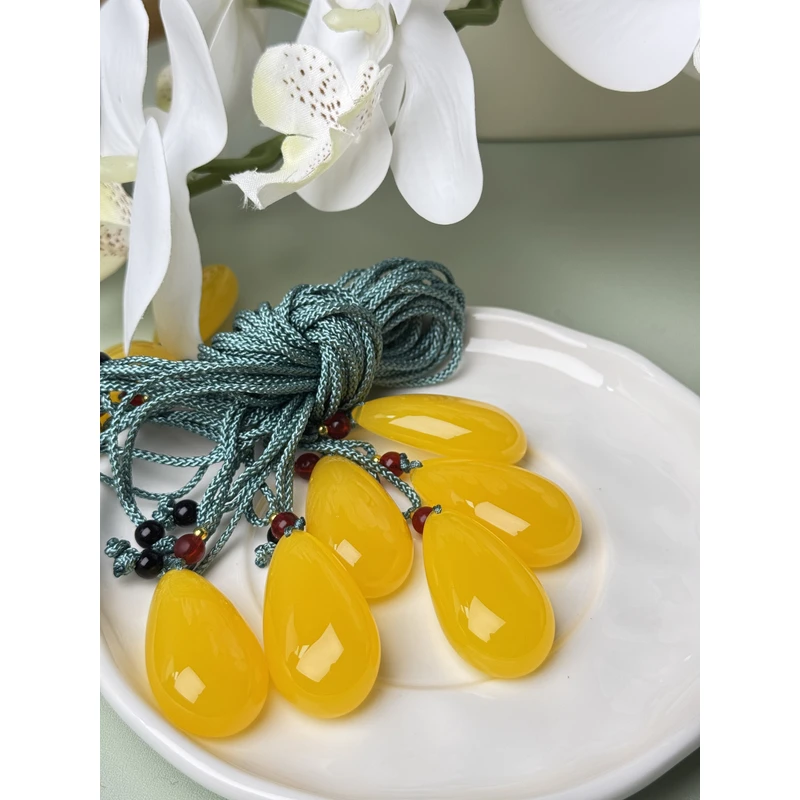 天然蜜蜡水滴吊坠（多样发其一）b06