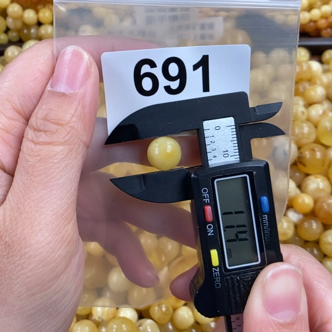 未镶嵌琥珀珠宝奇石