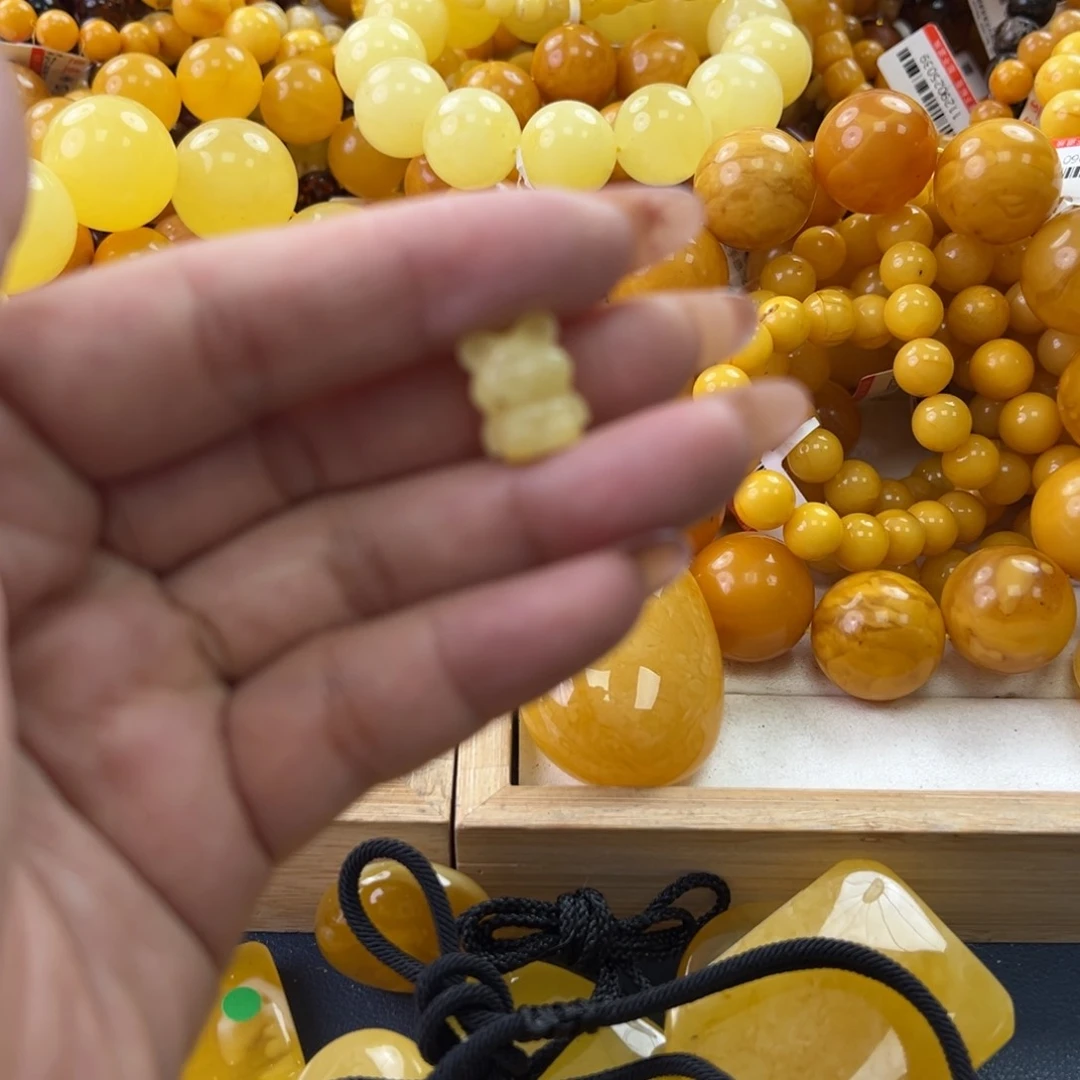 未镶嵌琥珀珠宝奇石