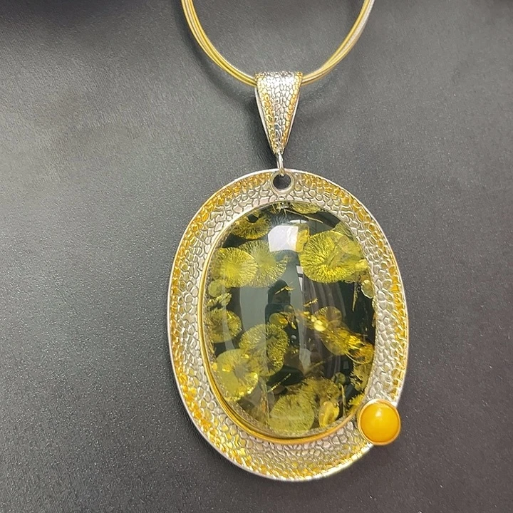 琥珀未镶嵌裸石吊坠