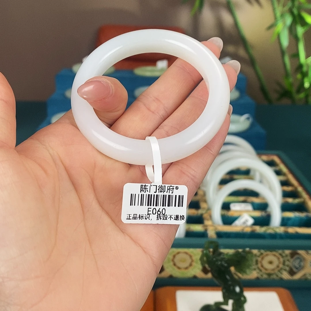 和田玉未镶嵌手镯E060