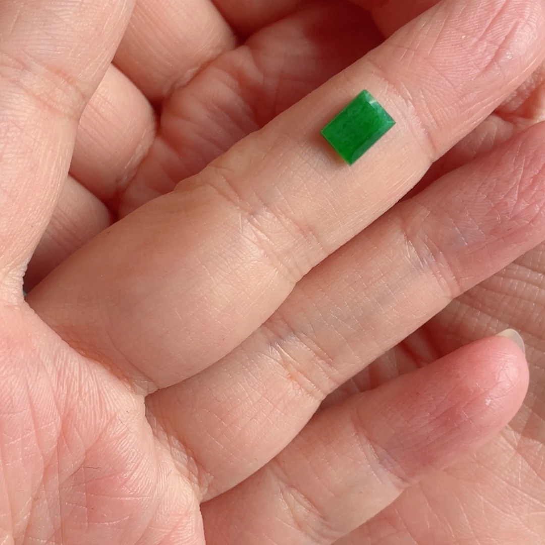 ****宁翡翠未镶嵌颈饰牌